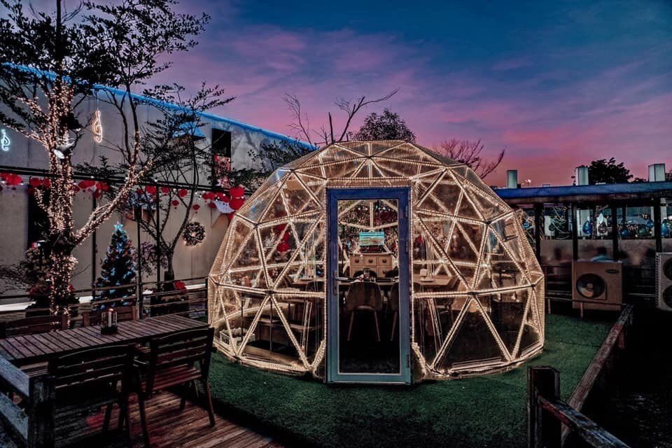 Geodesic Clear Domes 23 ft in Diameter by Domespaces CDS7300